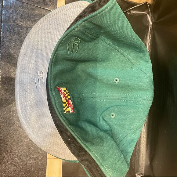 Green and white sports ball cap fitted - Picture 6 of 7